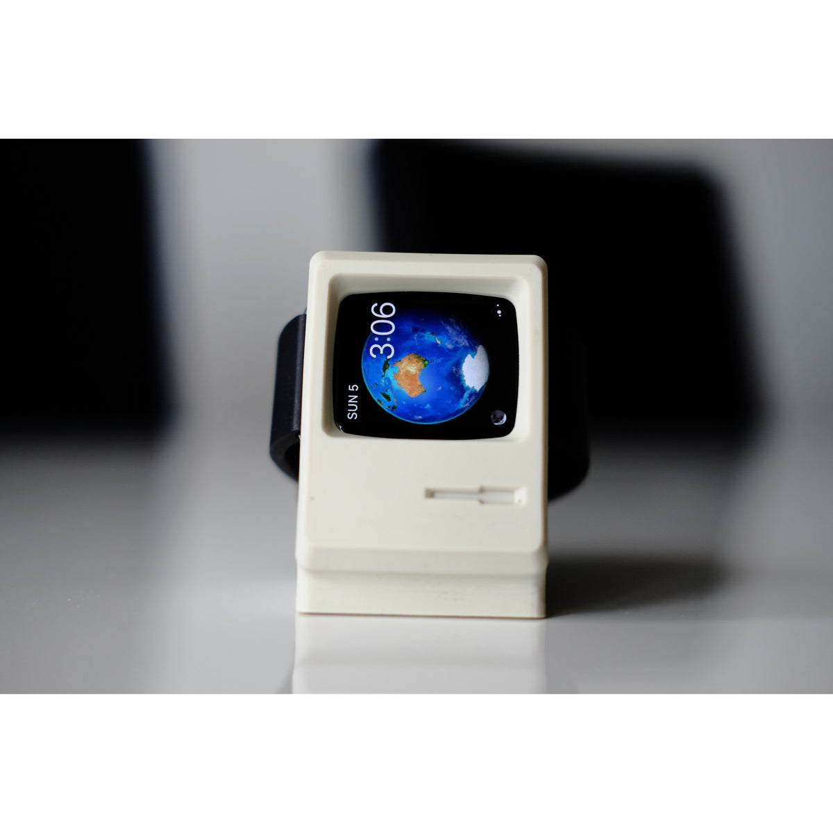 Macintosh Style Apple Watch Stand - OzStraps